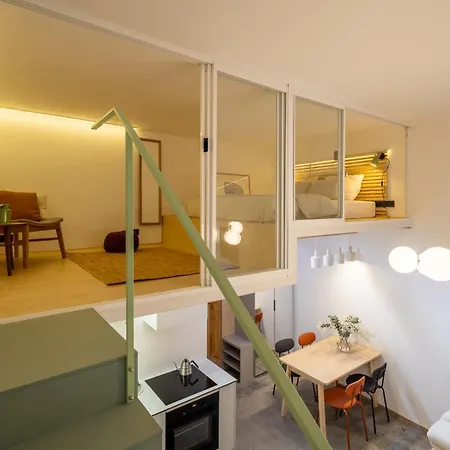 Designer Petite By Vltava River Apartment *